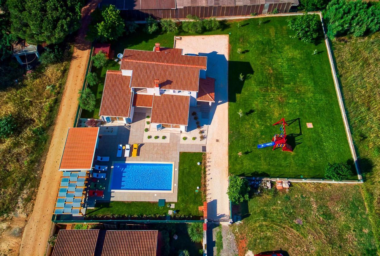 Family-Villa Captains House, Beheizter Pool Und Riesiger Garten Fažana Dış mekan fotoğraf